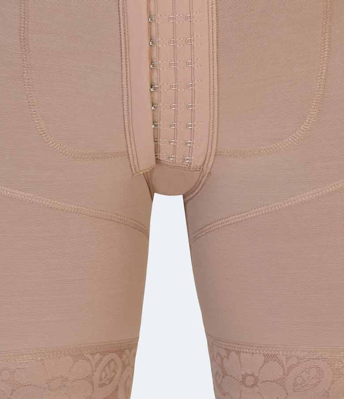 Body Modelador Hourglass com fecho de ganchos, estilo ampulheta.